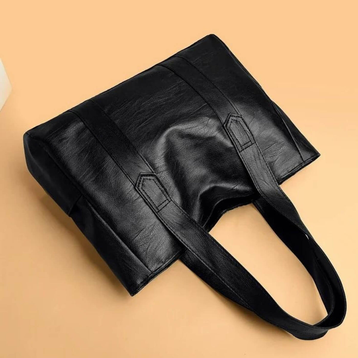 Livia's Minimal Carry | Tote Bag
