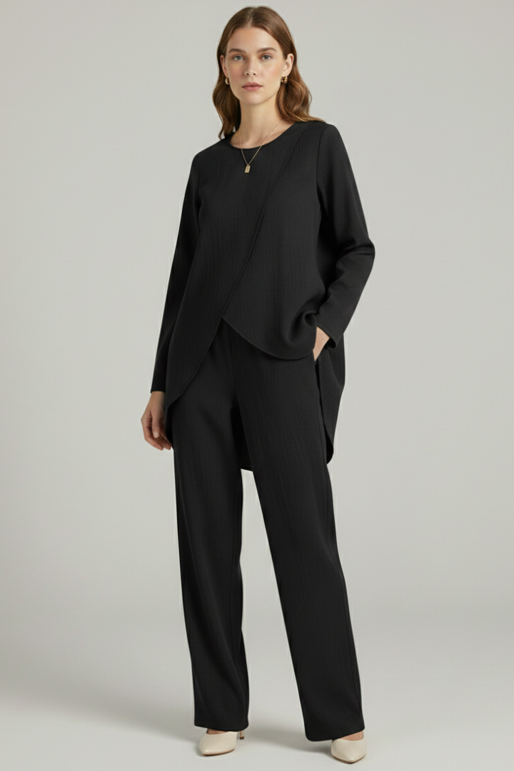 Women’s shirt and trousers set with long sleeves and straight-leg design