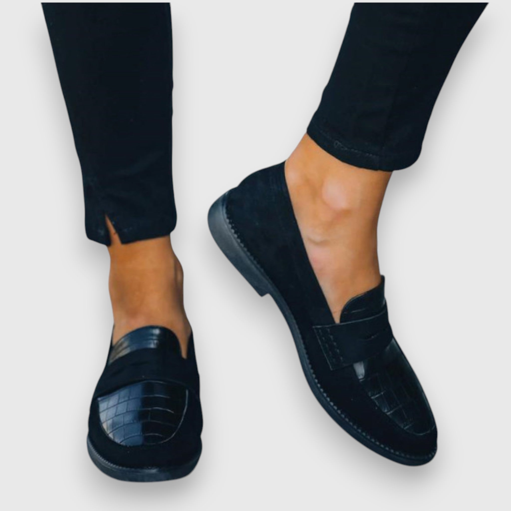 Black Mariluz orthopedic loafers by THE WHITMORE FAMILY, stylish and comfortable footwear for everyday wear.