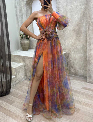 Helen colorful floral dress by THE WHITMORE FAMILY, purple bloemenjurk with elegant, vibrant floral patterns.