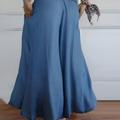 Lorraine™ comfortable blue pants with elastic waist from THE WHITMORE FAMILY, casual and relaxed fit for everyday wear.