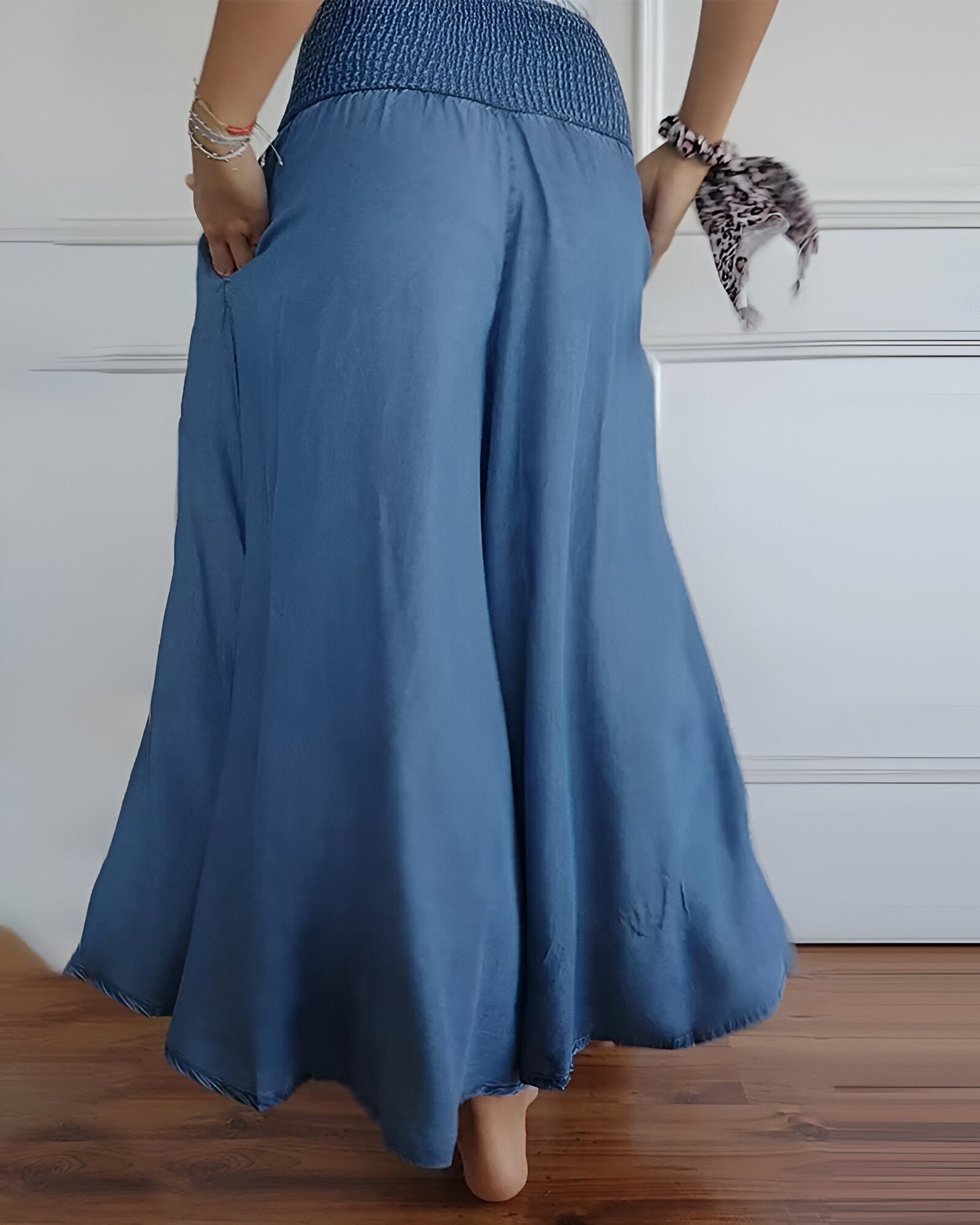 Lorraine™ comfortable blue pants with elastic waist from THE WHITMORE FAMILY, casual and relaxed fit for everyday wear.