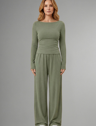 Women’s relaxed fit top and trousers set with long sleeves from THE WHITMORE FAMILY, casual and comfortable outfit for everyday wear.