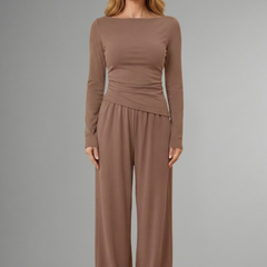 Women’s relaxed fit top and trousers set with long sleeves from THE WHITMORE FAMILY, casual and comfortable everyday outfit