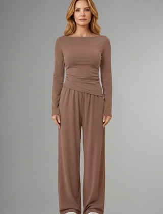 Women’s relaxed fit top and trousers set with long sleeves from THE WHITMORE FAMILY, casual and comfortable everyday outfit