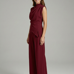 Women’s top and trousers set with round neck and straight-leg design, stylish outfit from THE WHITMORE FAMILY.
