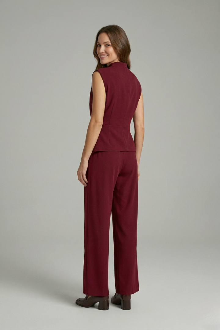 Women’s women’s top and trousers set with round neck and straight-leg fit, from THE WHITMORE FAMILY, stylish and comfortable ensemble.