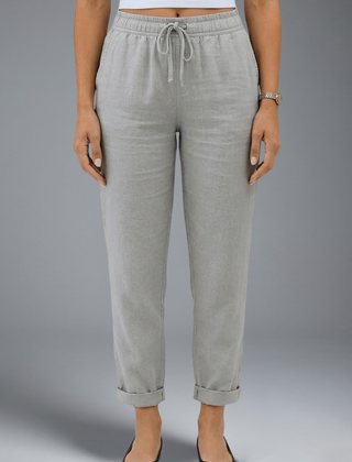 Women’s trousers with elasticated waistband and drawstring from THE WHITMORE FAMILY, casual and comfortable fit.