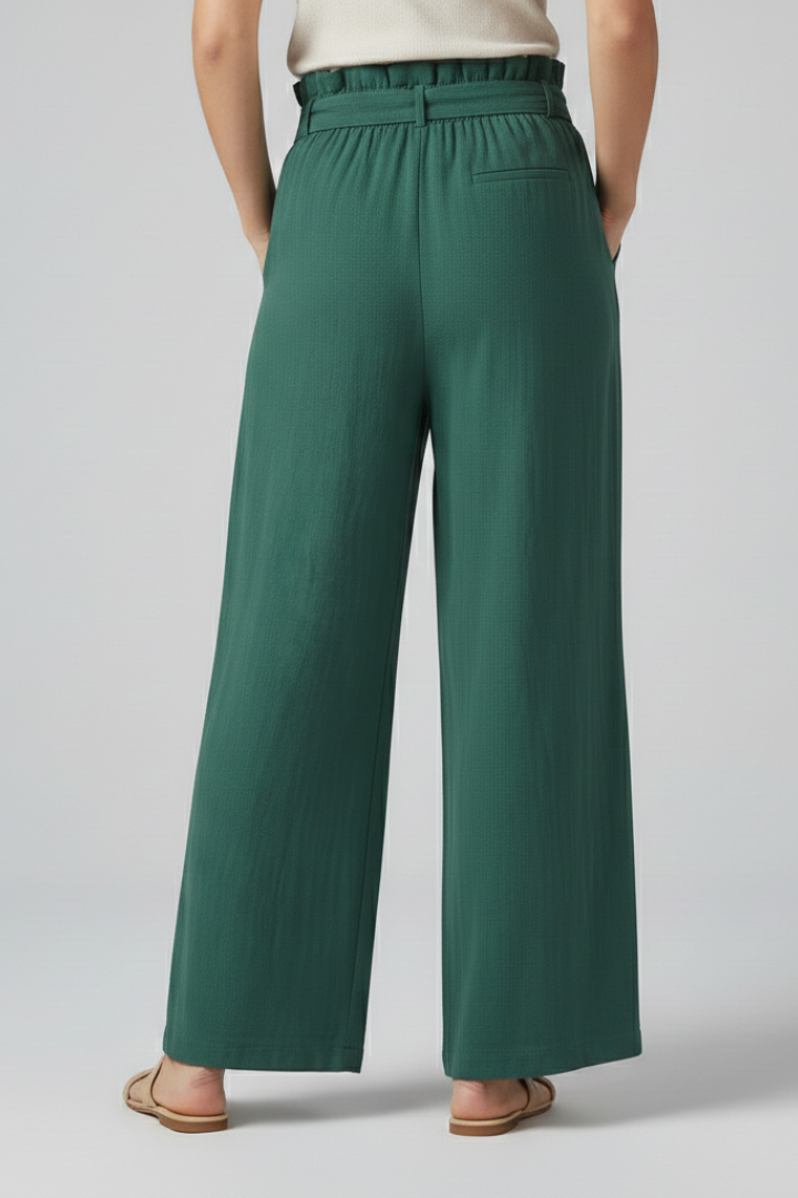 Green women’s trousers from THE WHITMORE FAMILY with elastic waist and tie belt, casual and comfortable fit.