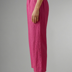 Women’s pink trousers with elastic waistband and wide legs from THE WHITMORE FAMILY, casual and comfortable women’s trousers.