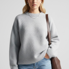 Women’s oversized knitted sweater with a round neckline and dropped shoulders, stylish and cozy from THE WHITMORE FAMILY.